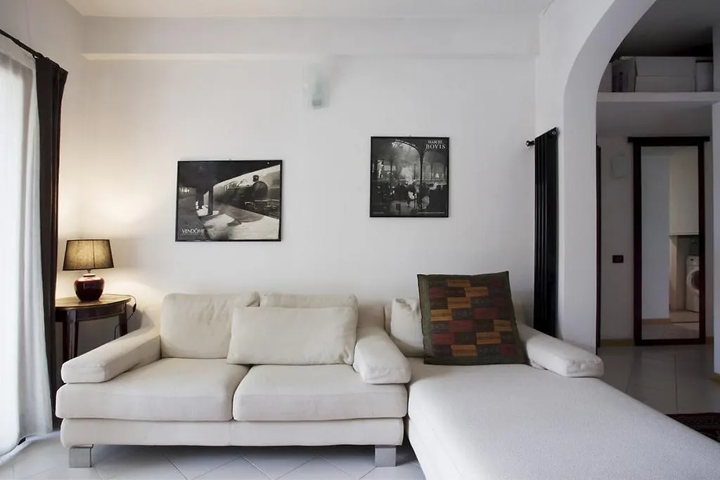 Apartment Montebello Rome 0*,